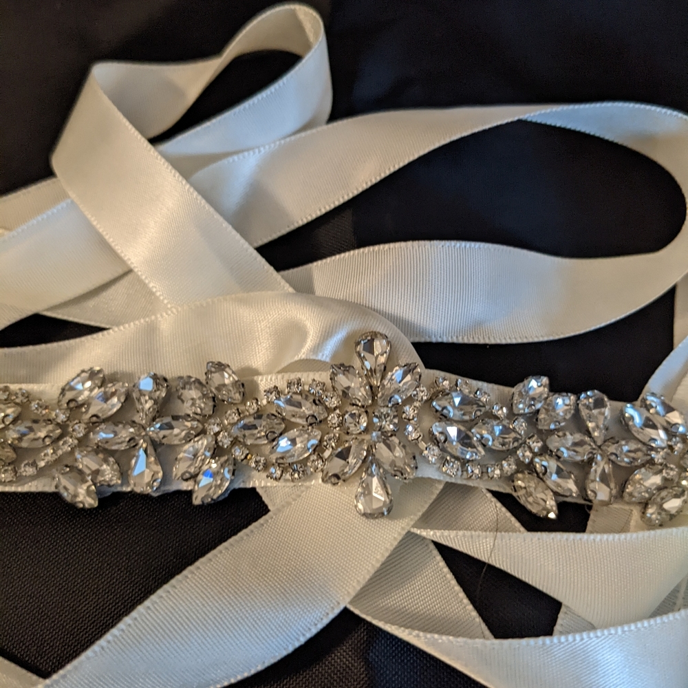 Wedding belt in light ivory